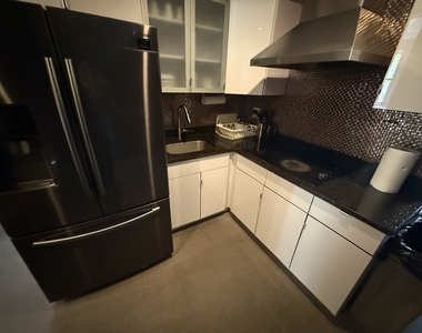 365 West 46th Street - Photo Thumbnail 10