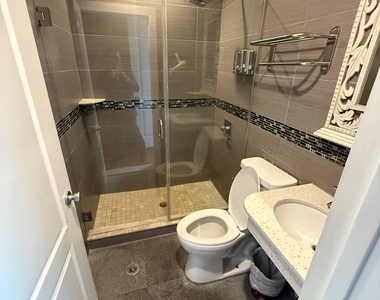 365 West 46th Street - Photo Thumbnail 2
