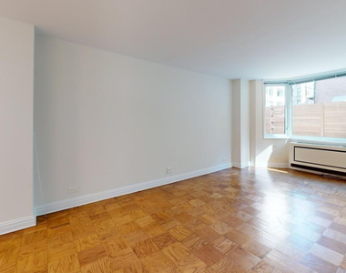 East 71st Street - Photo Thumbnail 6