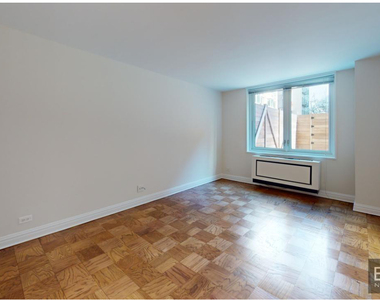 East 71st Street - Photo Thumbnail 8