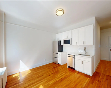 East 93rd Street - Photo Thumbnail 3
