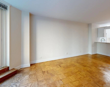 East 71st Street - Photo Thumbnail 5