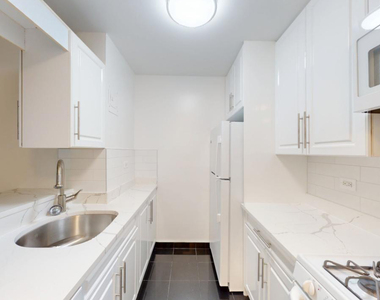 East 71st Street - Photo Thumbnail 2