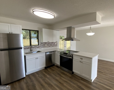 3975 Darryl Lane - Photo Thumbnail 5