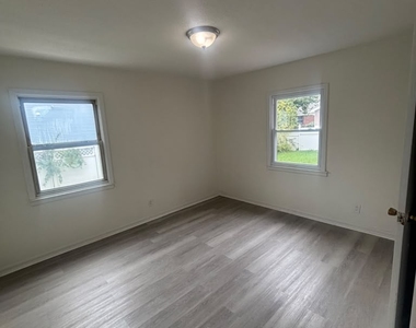  3BD,1Bath in St. Albans  - Photo Thumbnail 4