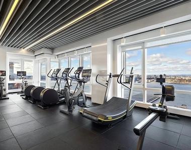 555 West 38th Street - Photo Thumbnail 8