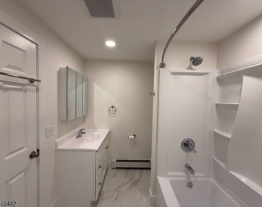 391 Hollywood Ave - Photo Thumbnail 8