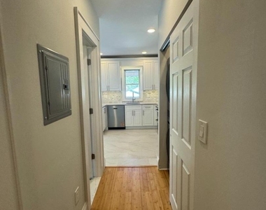217 Greenwood Ave Unit 2 - Photo Thumbnail 6