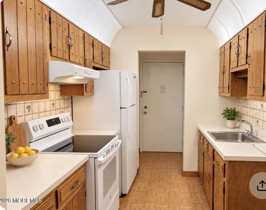 147 Amberly Drive - Photo Thumbnail 13