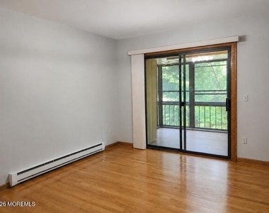 147 Amberly Drive - Photo Thumbnail 5