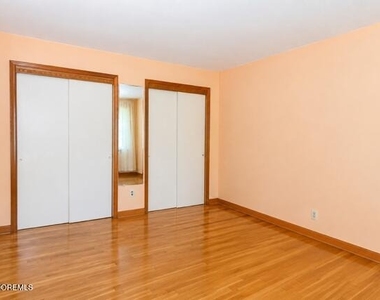 147 Amberly Drive - Photo Thumbnail 10