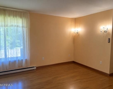 147 Amberly Drive - Photo Thumbnail 9