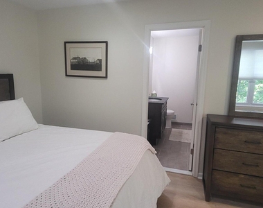 32 Redwood Drive - Photo Thumbnail 13