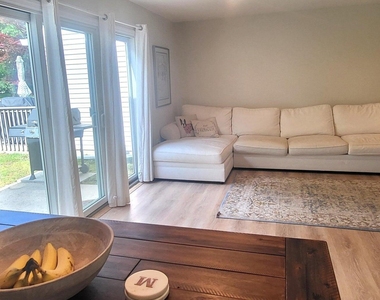 32 Redwood Drive - Photo Thumbnail 3