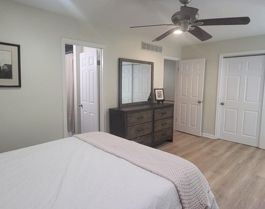 32 Redwood Drive - Photo Thumbnail 12