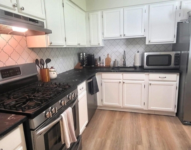 32 Redwood Drive - Photo Thumbnail 6