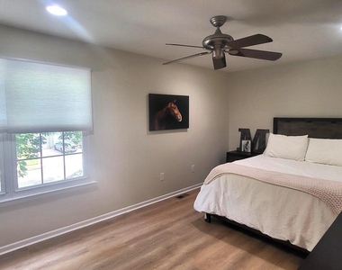32 Redwood Drive - Photo Thumbnail 10