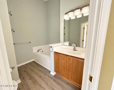 61 Saxton Road - Photo Thumbnail 16