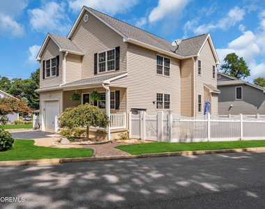 4 Wood Avenue - Photo Thumbnail 2