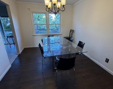 6 Roslyn Drive - Photo Thumbnail 3