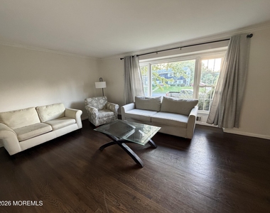 6 Roslyn Drive - Photo Thumbnail 2