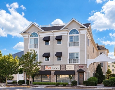 1719 Main Street - Photo Thumbnail 4