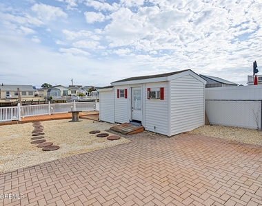 137 E Susquehanna Drive - Photo Thumbnail 39