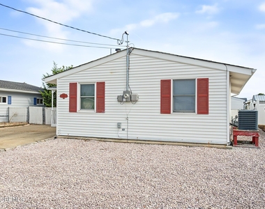 137 E Susquehanna Drive - Photo Thumbnail 2