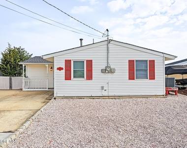 137 E Susquehanna Drive - Photo Thumbnail 1