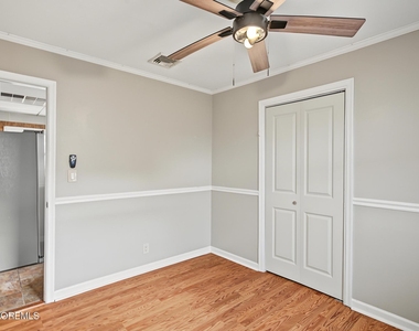 137 E Susquehanna Drive - Photo Thumbnail 25