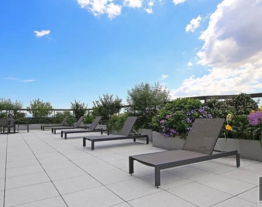 East 79th Street - Photo Thumbnail 11