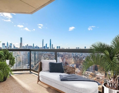East 79th Street - Photo Thumbnail 8