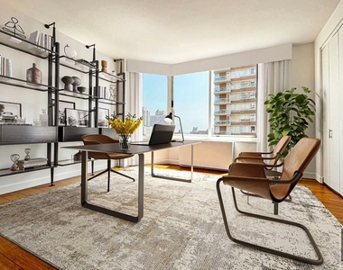 East 79th Street - Photo Thumbnail 2