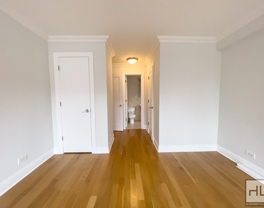 East 65th Street - Photo Thumbnail 5