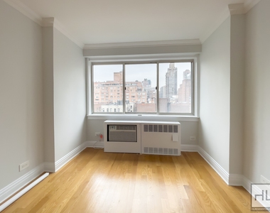 East 65th Street - Photo Thumbnail 4