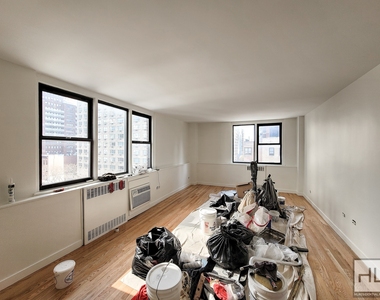 East 79th Street - Photo Thumbnail 2