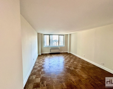 East 71st Street - Photo Thumbnail 1
