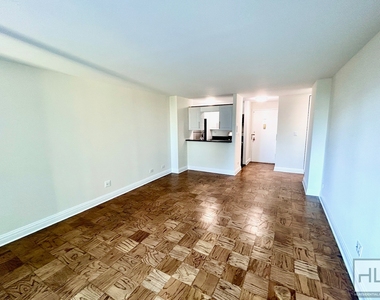 East 71st Street - Photo Thumbnail 1