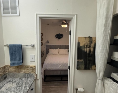 2150 W Missouri Avenue - Photo Thumbnail 20