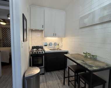 2150 W Missouri Avenue - Photo Thumbnail 3