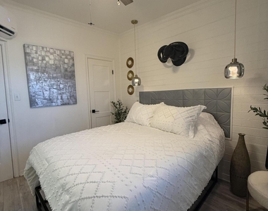 2150 W Missouri Avenue - Photo Thumbnail 11