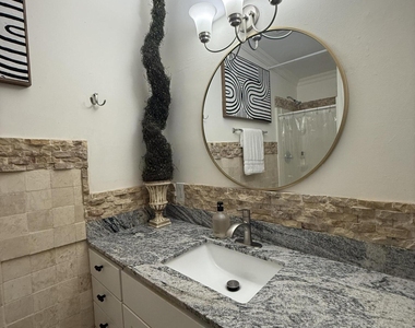 2150 W Missouri Avenue - Photo Thumbnail 14