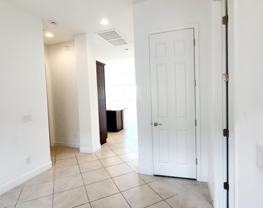 5603 N 194th Avenue - Photo Thumbnail 8