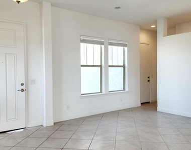 5603 N 194th Avenue - Photo Thumbnail 4