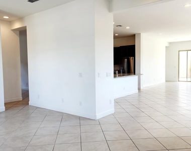 5603 N 194th Avenue - Photo Thumbnail 5