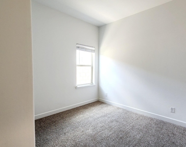 5603 N 194th Avenue - Photo Thumbnail 9