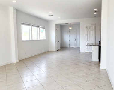 5603 N 194th Avenue - Photo Thumbnail 2