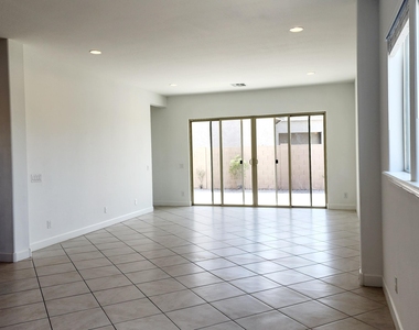 5603 N 194th Avenue - Photo Thumbnail 3