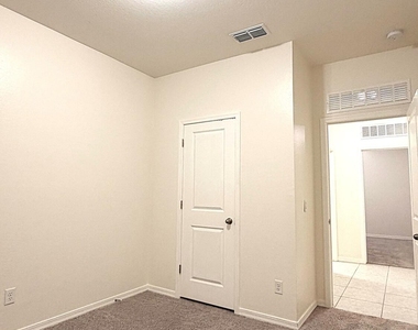 301 S Soledad Court - Photo Thumbnail 11