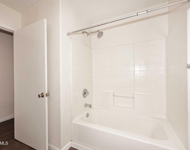 532 W 9th Street - Photo Thumbnail 16